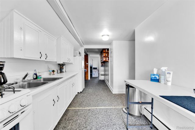2952 PRYNNE Street, Keego Harbor, MI 48320