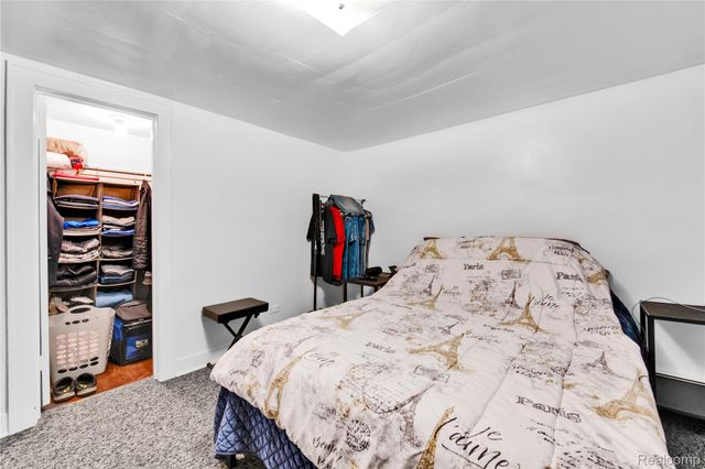 2952 PRYNNE Street, Keego Harbor, MI 48320