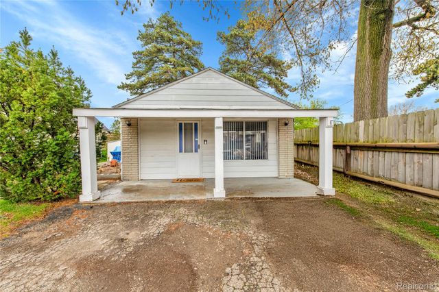 2952 PRYNNE Street, Keego Harbor, MI 48320