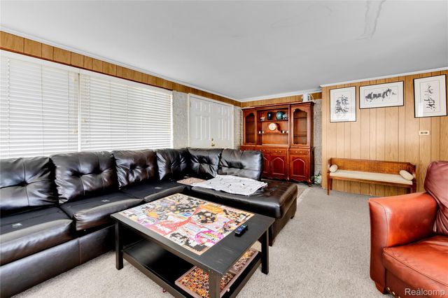 2952 PRYNNE Street, Keego Harbor, MI 48320