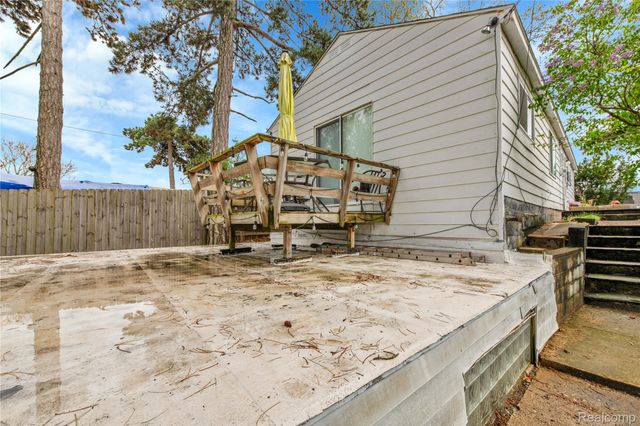 2952 PRYNNE Street, Keego Harbor, MI 48320