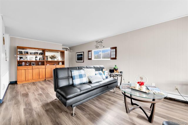 2952 PRYNNE Street, Keego Harbor, MI 48320