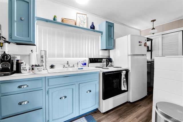 2952 PRYNNE Street, Keego Harbor, MI 48320