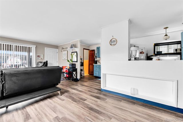 2952 PRYNNE Street, Keego Harbor, MI 48320