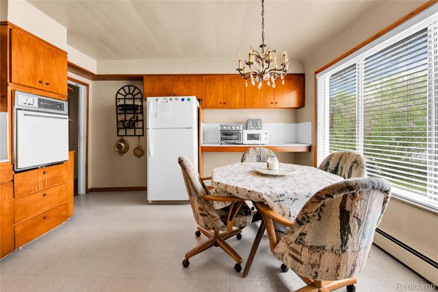 2952 PRYNNE Street, Keego Harbor, MI 48320