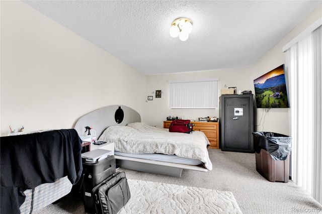 2952 PRYNNE Street, Keego Harbor, MI 48320