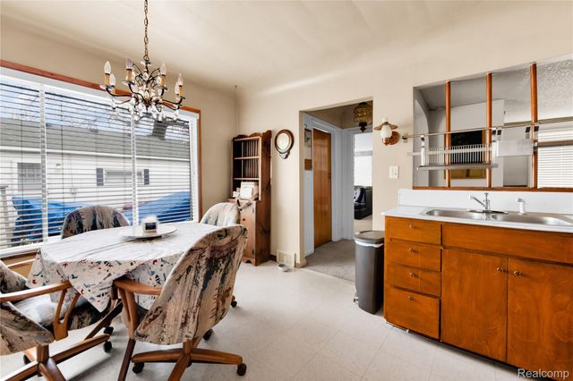 2952 PRYNNE Street, Keego Harbor, MI 48320