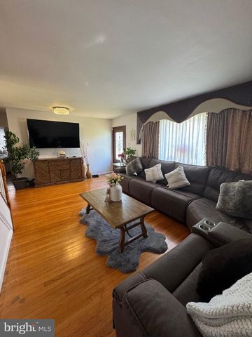 2007 SANFORD ST, Philadelphia, PA 19116