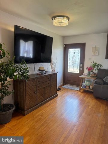 2007 SANFORD ST, Philadelphia, PA 19116