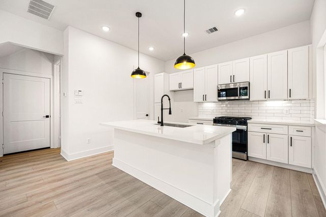 747 Dumble Street, Houston, TX 77023