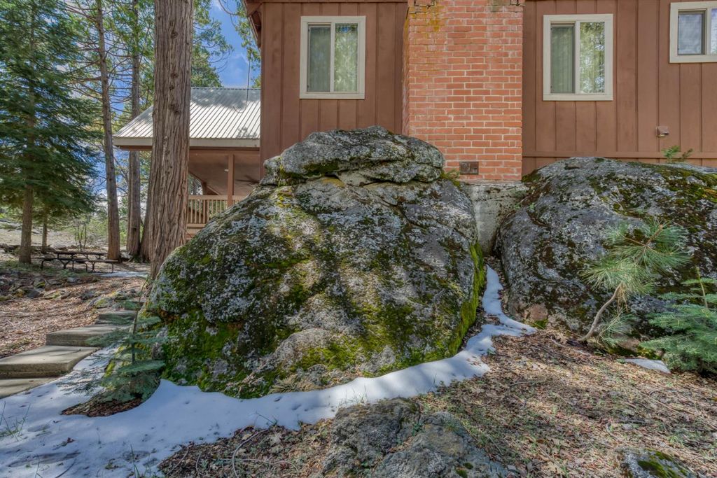 Image 35 of property listing at 41336 Timber Drive, Shaver Lake, CA 93664