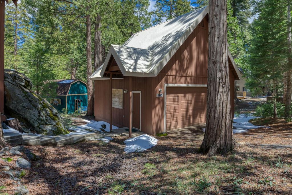 Image 4 of property listing at 41336 Timber Drive, Shaver Lake, CA 93664