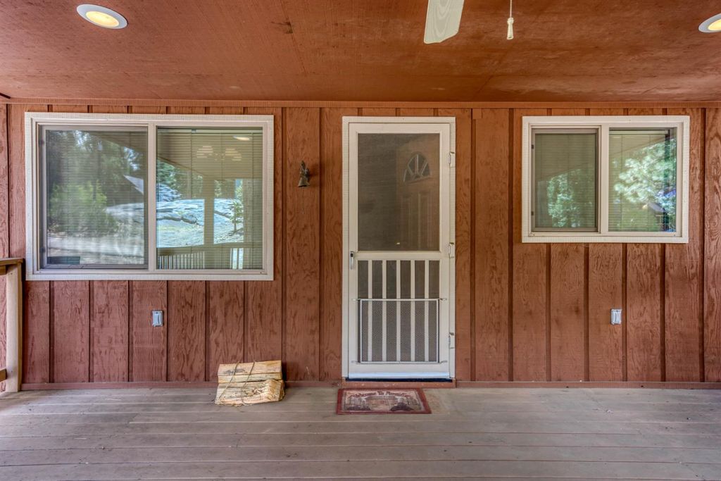 Image 8 of property listing at 41336 Timber Drive, Shaver Lake, CA 93664