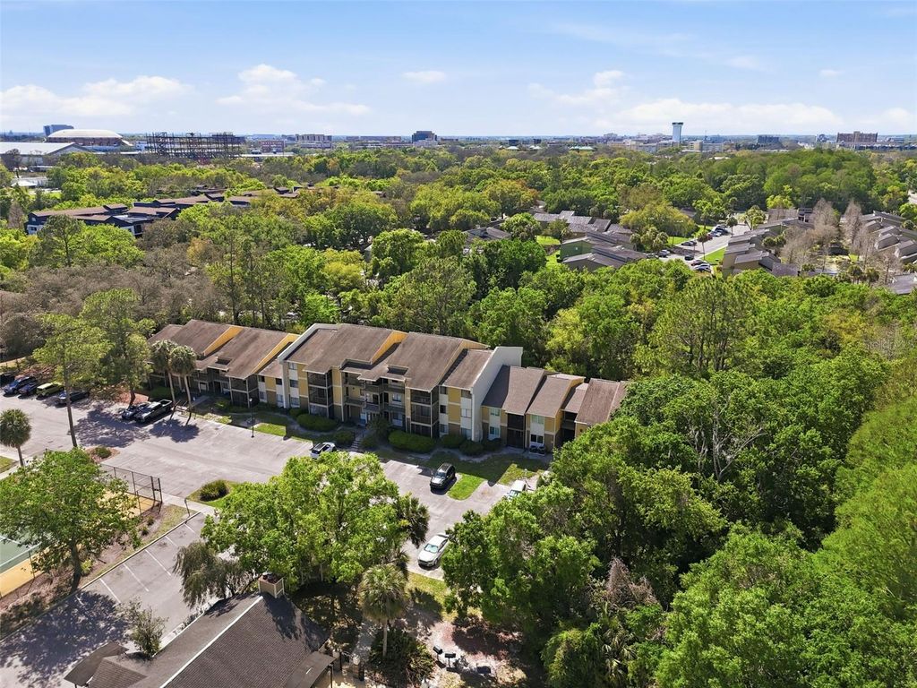 Image 2 of property listing at 13285 ARBOR POINTE CIRCLE 202, Tampa, FL 33617