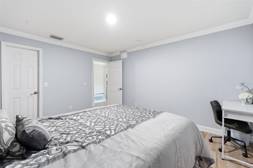 Image 15 of property listing at 13285 ARBOR POINTE CIRCLE 202, Tampa, FL 33617