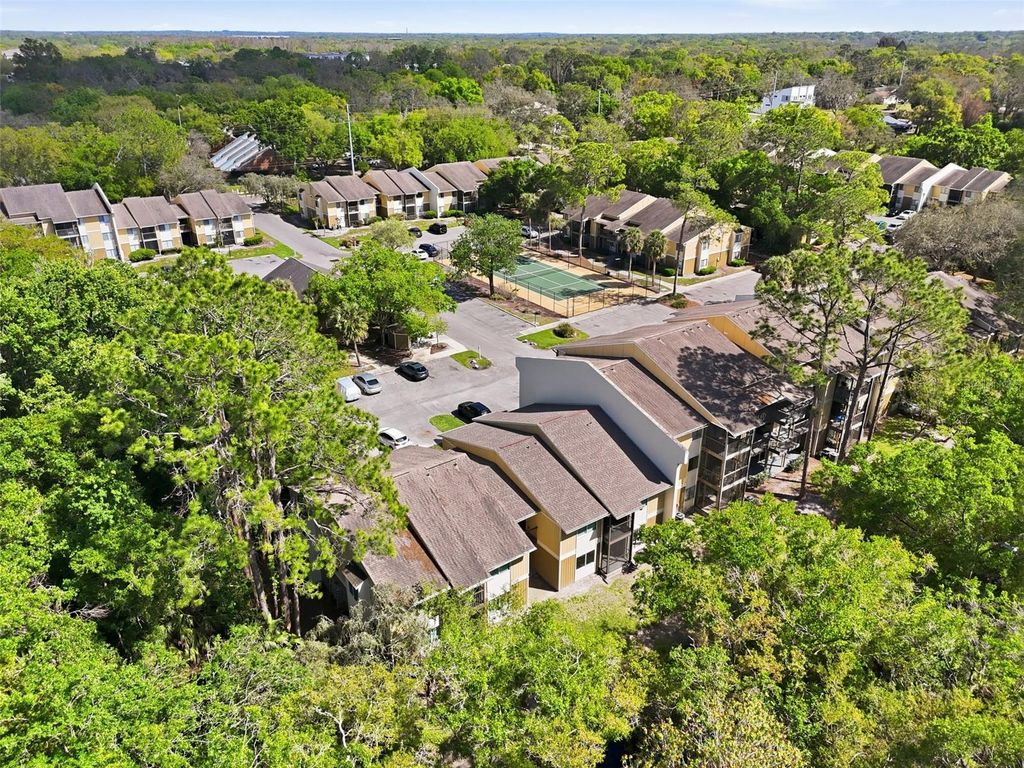 Image 4 of property listing at 13285 ARBOR POINTE CIRCLE 202, Tampa, FL 33617