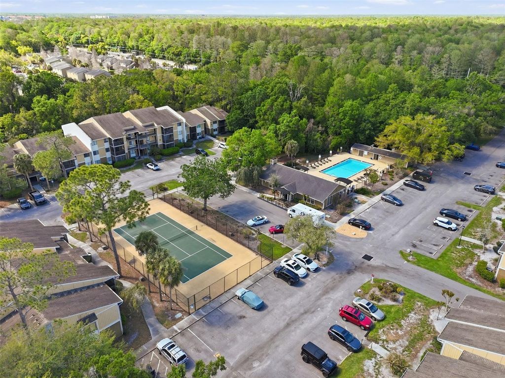 Image 5 of property listing at 13285 ARBOR POINTE CIRCLE 202, Tampa, FL 33617