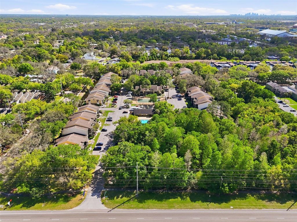 Image 8 of property listing at 13285 ARBOR POINTE CIRCLE 202, Tampa, FL 33617