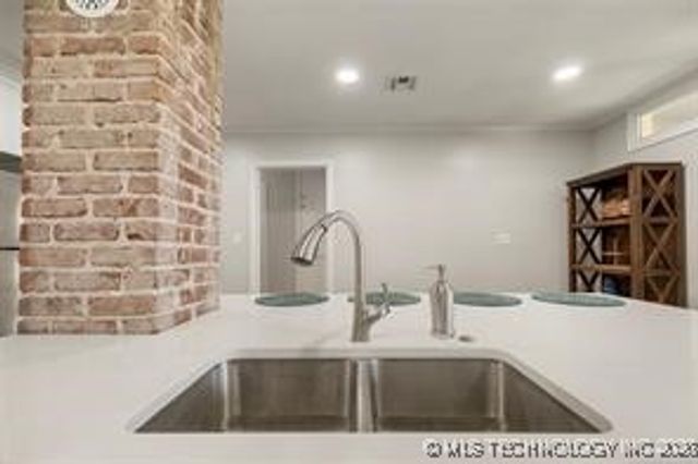 1510 S College Avenue, Tulsa, OK 74104