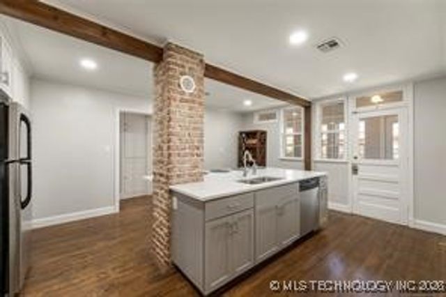 1510 S College Avenue, Tulsa, OK 74104