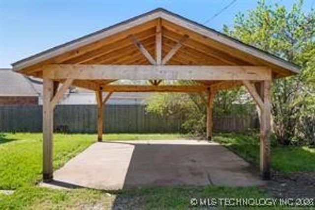 1510 S College Avenue, Tulsa, OK 74104