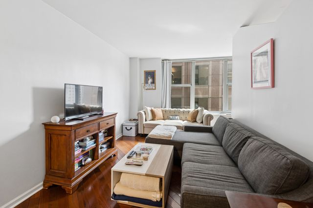 777 N Michigan Avenue 2504, Chicago, IL 60611