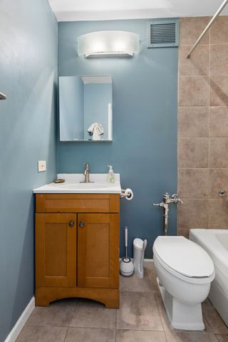 777 N Michigan Avenue 2504, Chicago, IL 60611