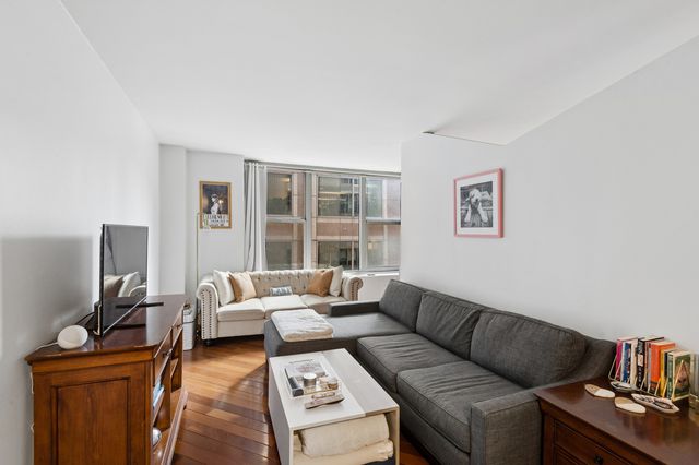 777 N Michigan Avenue 2504, Chicago, IL 60611