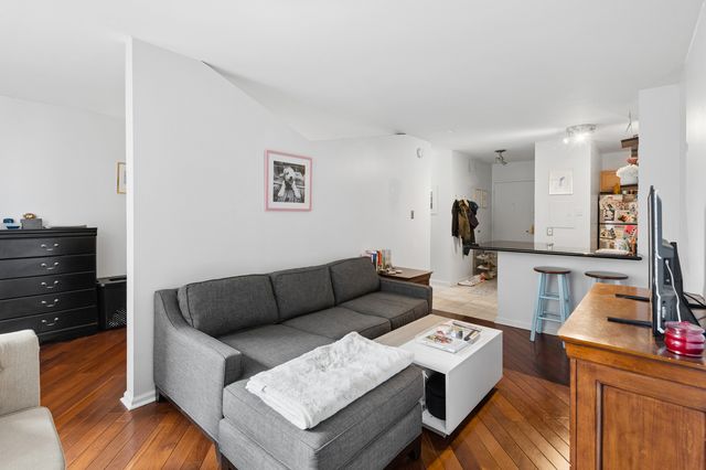 777 N Michigan Avenue 2504, Chicago, IL 60611