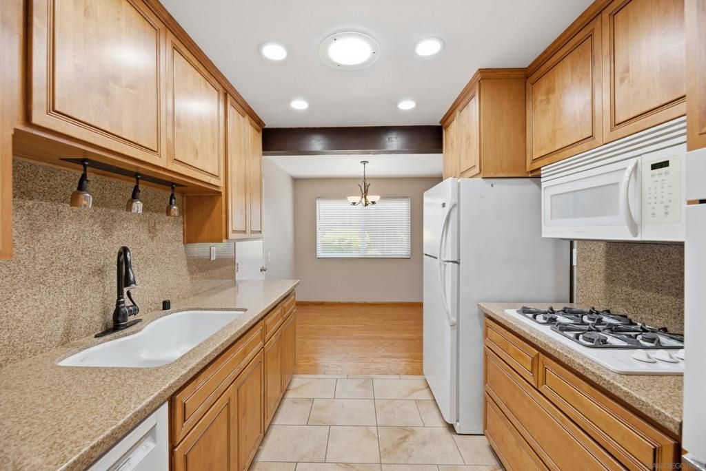 Image 10 of property listing at 12721 Via La Gardenia, Poway, CA 92064