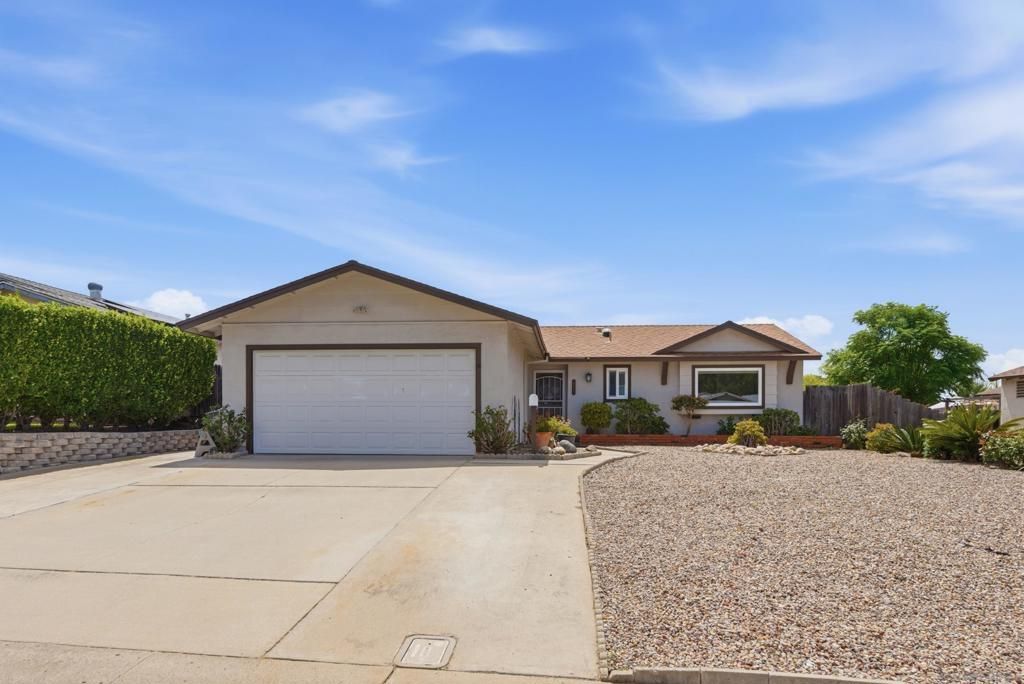 Image 2 of property listing at 12721 Via La Gardenia, Poway, CA 92064