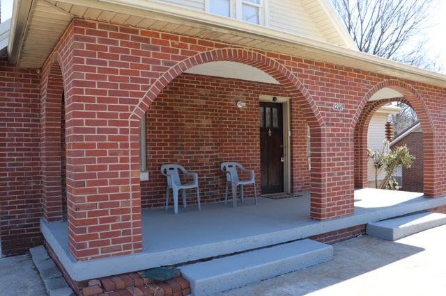 1201 Grove St, Paris, TN 38242