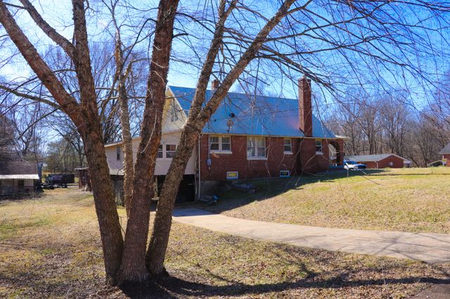 1201 Grove St, Paris, TN 38242