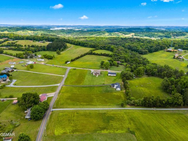 13 County Line Road, Dandridge, TN 37725