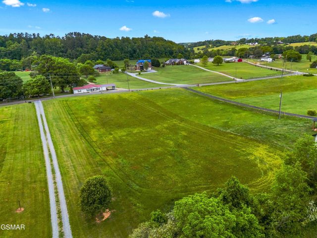 13 County Line Road, Dandridge, TN 37725