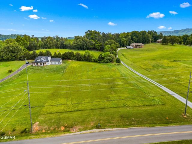 13 County Line Road, Dandridge, TN 37725