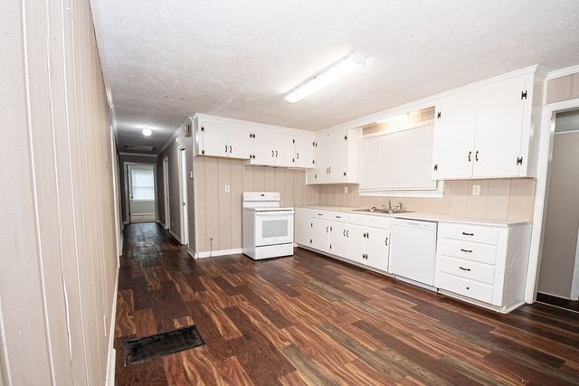 2613 Denton Rd, Dothan, AL 36303