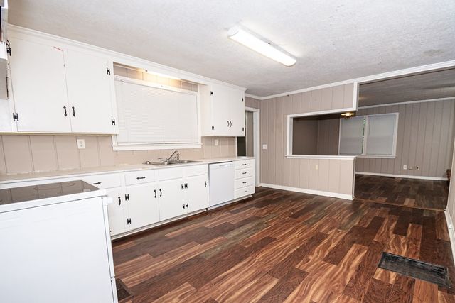 2613 Denton Rd, Dothan, AL 36303