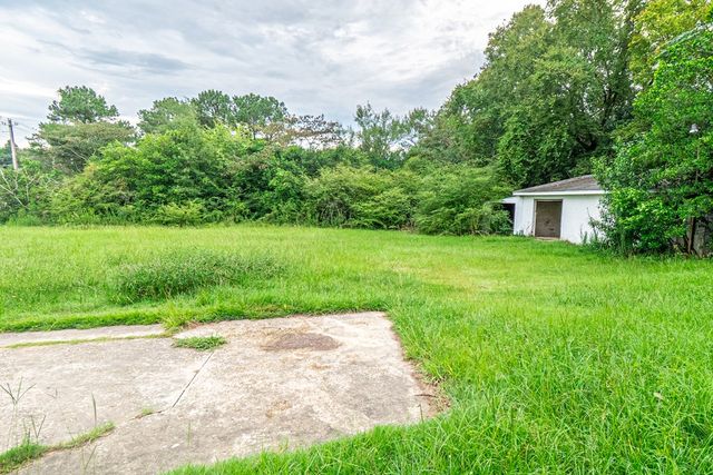 2613 Denton Rd, Dothan, AL 36303