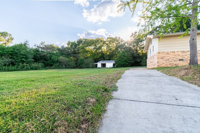 2613 Denton Rd, Dothan, AL 36303