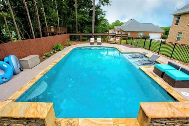121 Meadow Creek Circle, Bremen, GA 30110