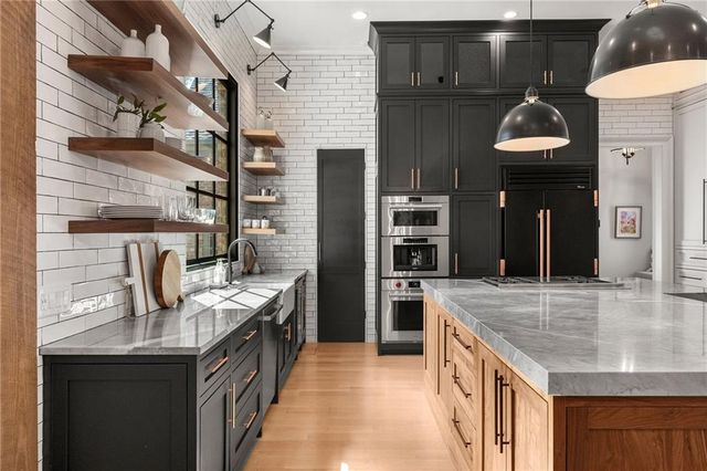 1105 Stonegate Court, Roswell, GA 30075