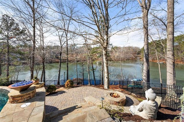 1105 Stonegate Court, Roswell, GA 30075