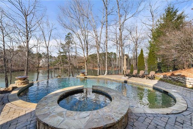 1105 Stonegate Court, Roswell, GA 30075