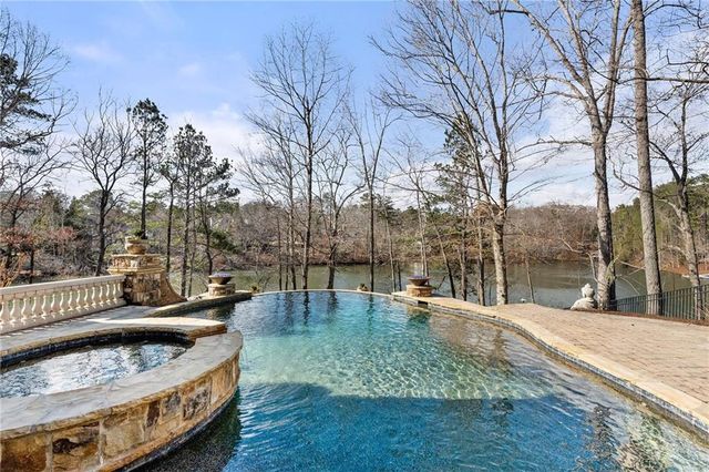 1105 Stonegate Court, Roswell, GA 30075