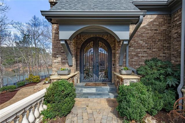 1105 Stonegate Court, Roswell, GA 30075