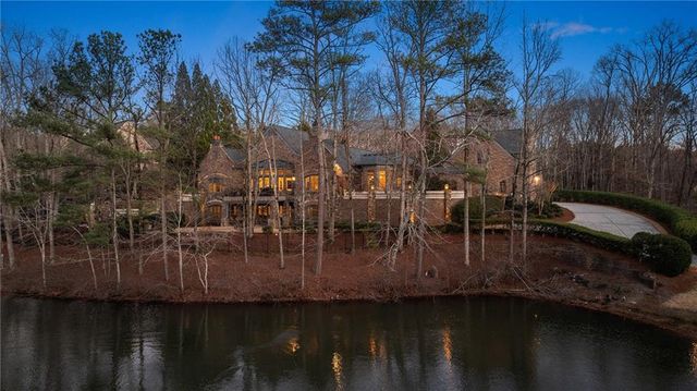 1105 Stonegate Court, Roswell, GA 30075