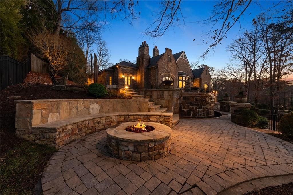 1105 Stonegate Court, Roswell, GA 30075