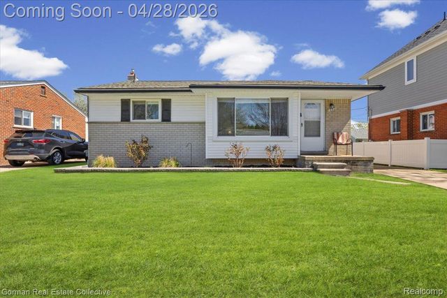 1232 N Stephen Avenue, Clawson, MI 48017