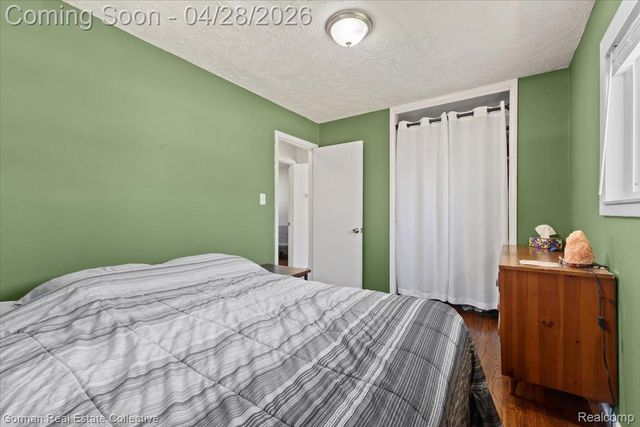 1232 N Stephen Avenue, Clawson, MI 48017